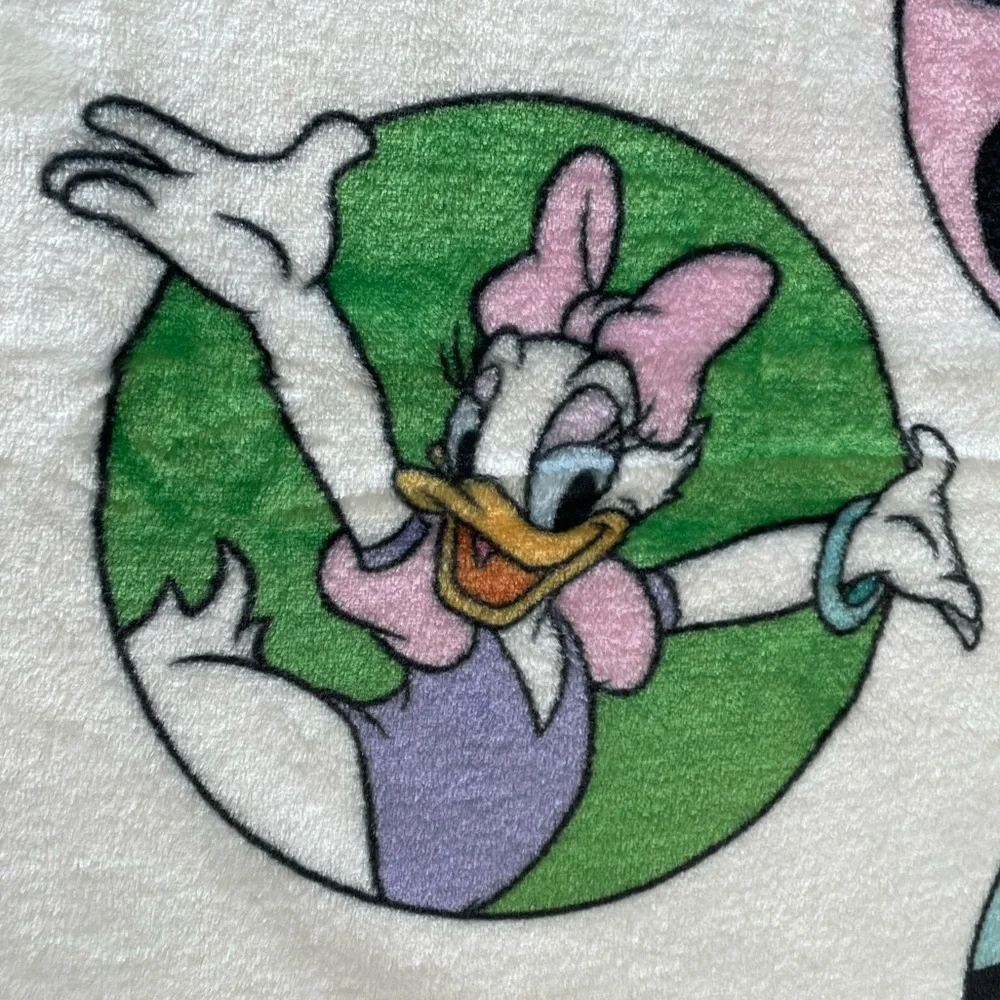 Official Disney "Mickey & Friends" Ultra-Soft Fleece Throw - Picture 11 of 14